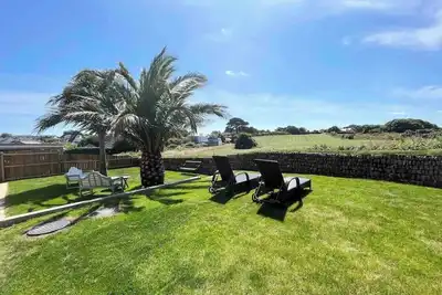 Image de Modern 3 bed Bungalow with parking, private garden