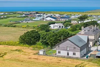 Image de Family Home Sleeps 13~with Far Reaching Sea Views