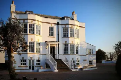 Image de Exceptional Two-Bed in Whitby with Parking & Views