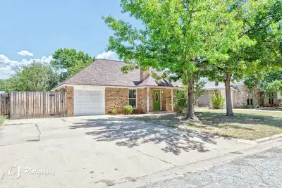 Image de Rex Ranch is a comfortable conveniently located 3 bedroom 2 bath home.