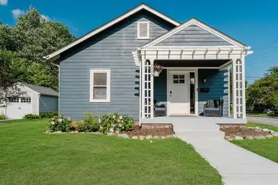 The Corner Cottage -Walkable, Comfortable, Stylish