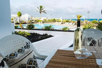 Image de Maison de Vacances 'Caleta Campos Bungalows' avec Vue sur la Mer, Piscine Commune et Wi-Fi