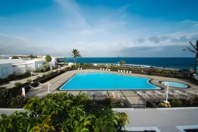 Image de Maison de Vacances 'Caleta Campos Bungalows' avec Vue sur la Mer, Piscine Commune et Wi-Fi