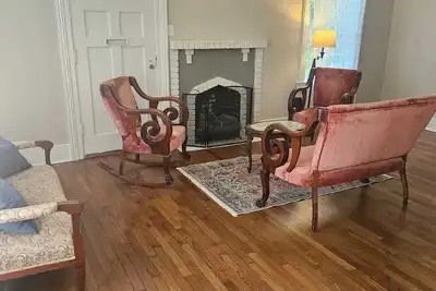 Image de Spacious 5-bedroom Italian Villa from 1875 with modern amenities.