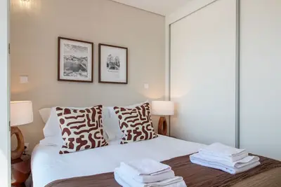 Image de Stylish & Sunny 2br near Heroísmo by LovelyStay