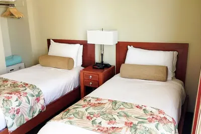 Image de Partial Ocean View | 2 Units | 1br Suites with Pool | Waikiki