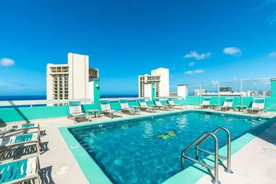 Image de Studio with 2 Twins & Kitchenette | Pool Access | Near Waikiki Beach