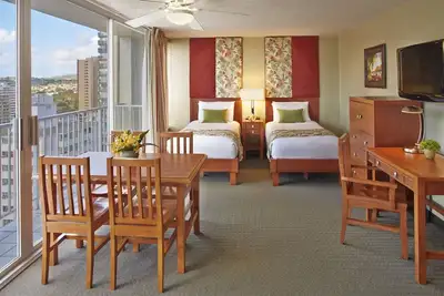 Image de Waikiki Studio Stay | 2 Twin Beds | Kitchenette | Rooftop Pool