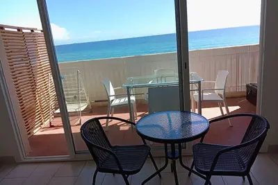 Image de Studio vue mer en bord de plage 5 mn à pied des commerces, parking privé gratuit