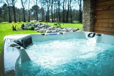 Image de Domaine en pleine nature à 15 minutes d'Amiens avec Jacuzzi