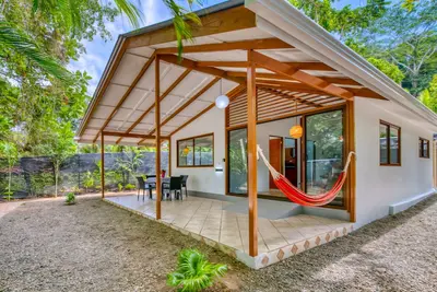 Image de Oceanfront House with Ac, Fast WiFi at Cocles Beachbreak - Puerto viejo