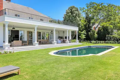 Image de Spacious 4-Bedroom Home in Bishopscourt