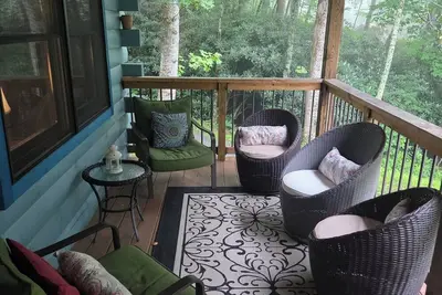 Image de Secluded cabin on 2 wooded acres in charming Clyde