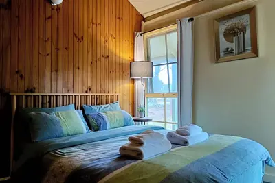 Image de Emberpine Cottage 1 (1Queen+2Twins)Spa & WoodStove