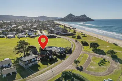 Image de Beachfront Landing - Pauanui Holiday Home