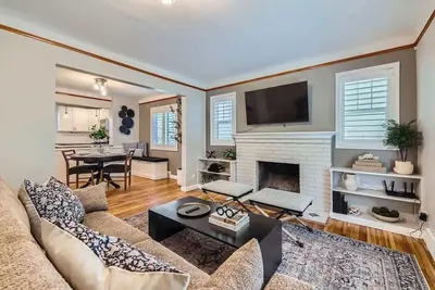 Image de Modern Classic Stay w/ Hot Tub & Fire Pit