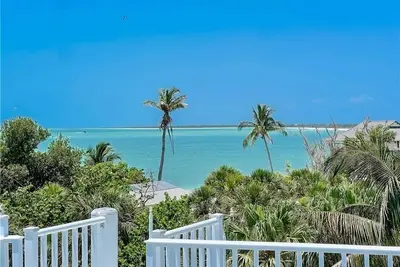 Image de Private Saltwater Pool + Steps to Beach