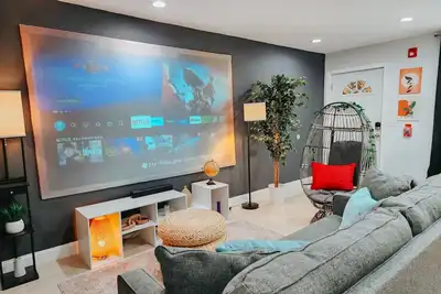 Image de Moon / 3 King Beds / 2 Free Driveway Parking