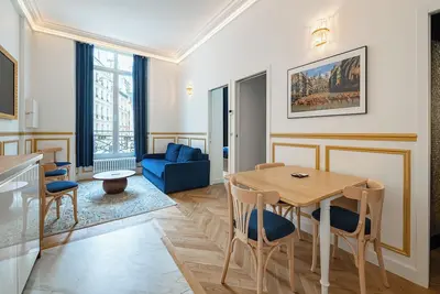 Image de Parisian Charm by the Louvres