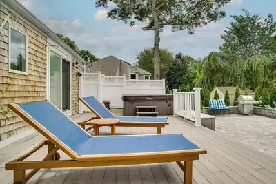 Image de Sunroom, Hot Tub & Water Views! Mashpee Duplex