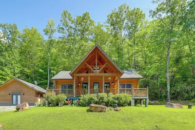 Image de Explore Linville Falls: Cabin w/ Game Room + Deck!