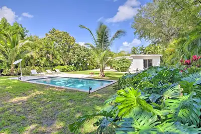 Image de Biscayne Park Urban Oasis w/ Lush Backyard!