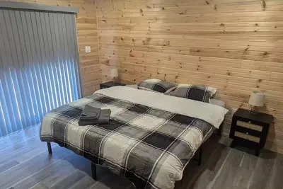 Image de Cozy Cabin overlooking rolling fields, goats, chickens, ducks, and more,