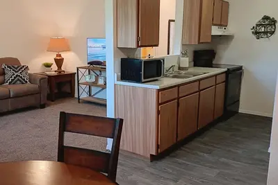 Image de Charming 2-bedroom apartment in peaceful Osawatomie Mid Term Stays