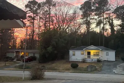 Image de Charming 2-bedroom house in delightful Marietta. 30 minutes from the airport.