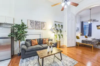 Image de Large Historical Center City 1/1 | Sleeps 4