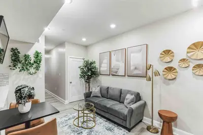 Image de Large 2/2 in Old City | Sleeps 8! (U-3)