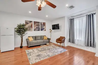 Image de Huge & Sunny 1/1 in Center City