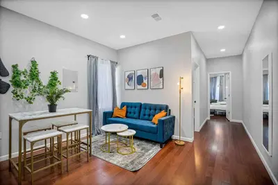Image de Charming Center City 2br | Sleeps 8 people |
