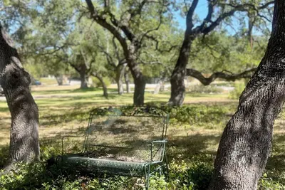 Image de New! Private Wooded Escape Between 2 Lakes • Walk to 1 • Byo Boat • Pet-friendly