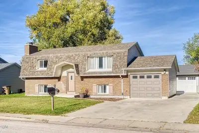 Image de 4 bedroom home close to camplex, airport and shopping