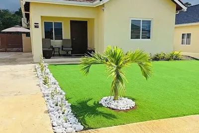 Image de Charming house in wonderful Ocho Rios with Ac and 24hour man security and pool