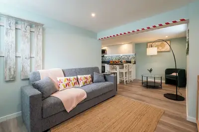 Image de Two Stylish Homes with Terrace & Bbq by HostWise