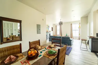 Image de Global Entry Unit 2 - 3rd Floor Walk-up