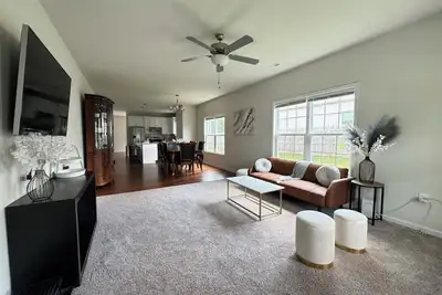 Image de Plum & Olive - Entire Home 15 Min to Lu