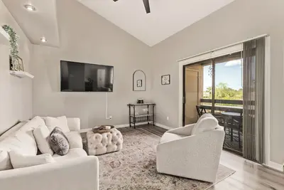 Image de Modern Condo in Camelback East!