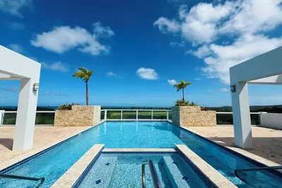 Image de Ocean View Condo in Luquillo – Near Rainforest & Beach