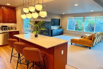 Image de Lakeviews! King bed • Soaking Tub • Bidet • Ac