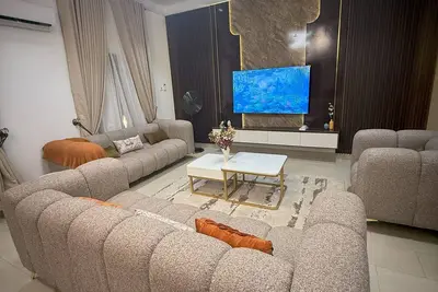 Image de Waldam Castle Apartment Ibara: A 3-bedroom duplex with modern facilities