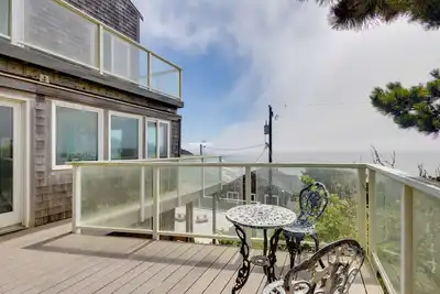 Image de Spacious dog-friendly home with ocean views, sauna, wood stove & Wifi