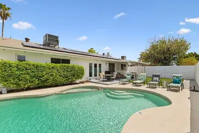 Image de Stay on Sesame- Heated Pool & Spa •3br •Fall Ready