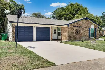 Image de Family Home in Ft Worth Suburbs Near Benbrook Lake