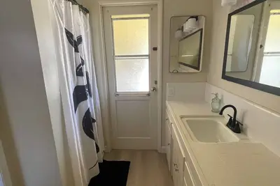 Image de Beautiful family home in Fresno close to freeway and centrally located!