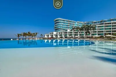 Image de Modern 2br/2ba Beachfront Condo - Fast Wi-Fi, Full Kitchen & Bbq 🍳🌊