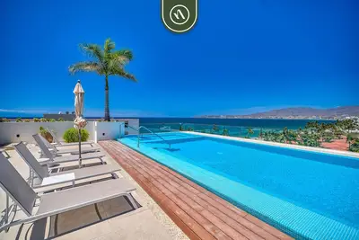 Image de 2br Condo with Rooftop Pool - 2 Min Walk to Beach