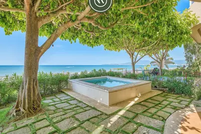 Image de Luxury 4 Br Condo - Private Beachfront Deck with Pool